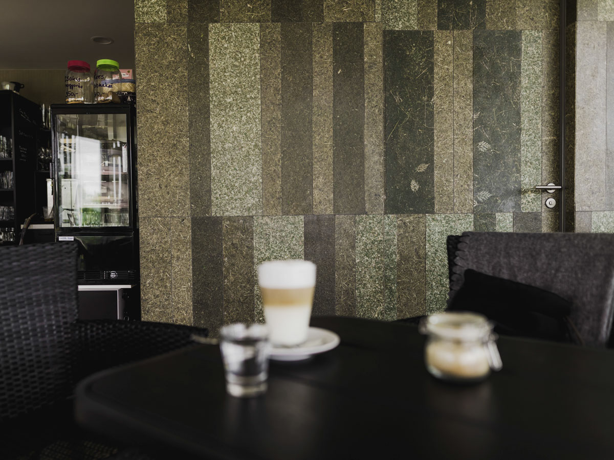 Kertvárosi café - wall coverings